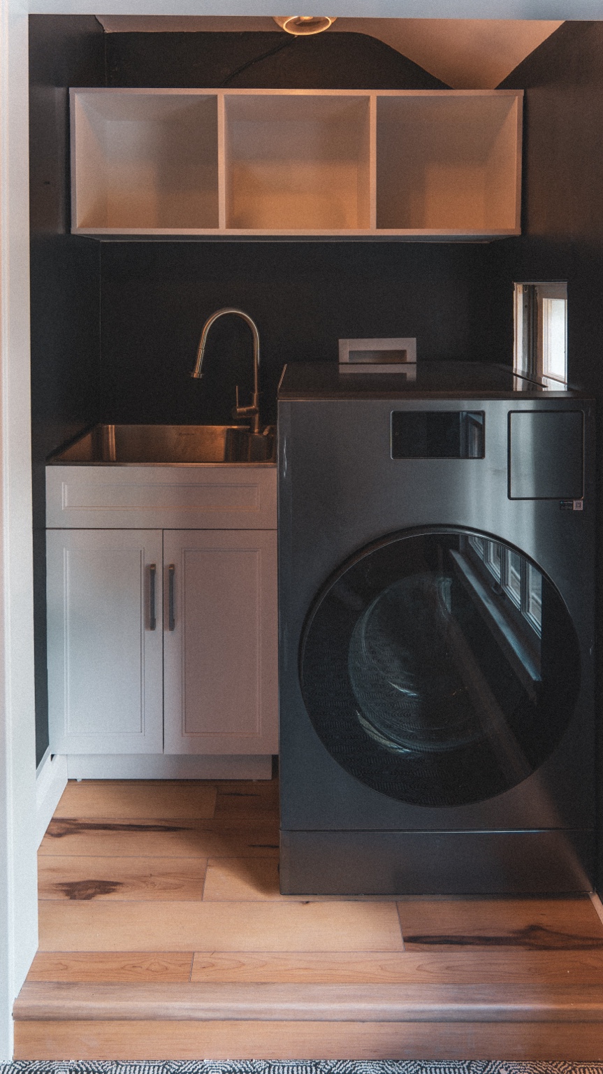 Bedroom to laundry room by HH Home Renovation